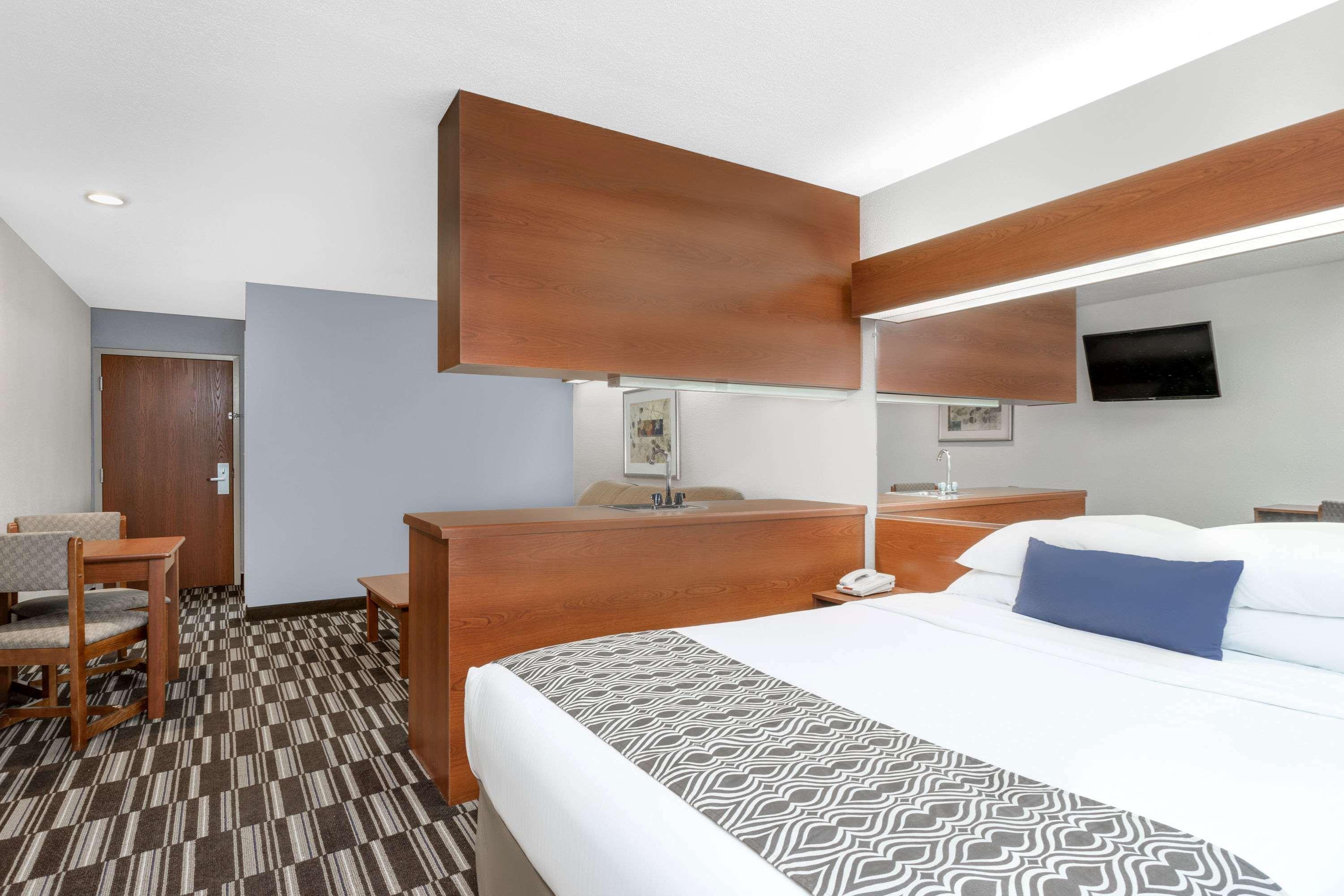 Microtel Inn & Suites By Wyndham Bremen Bagian luar foto